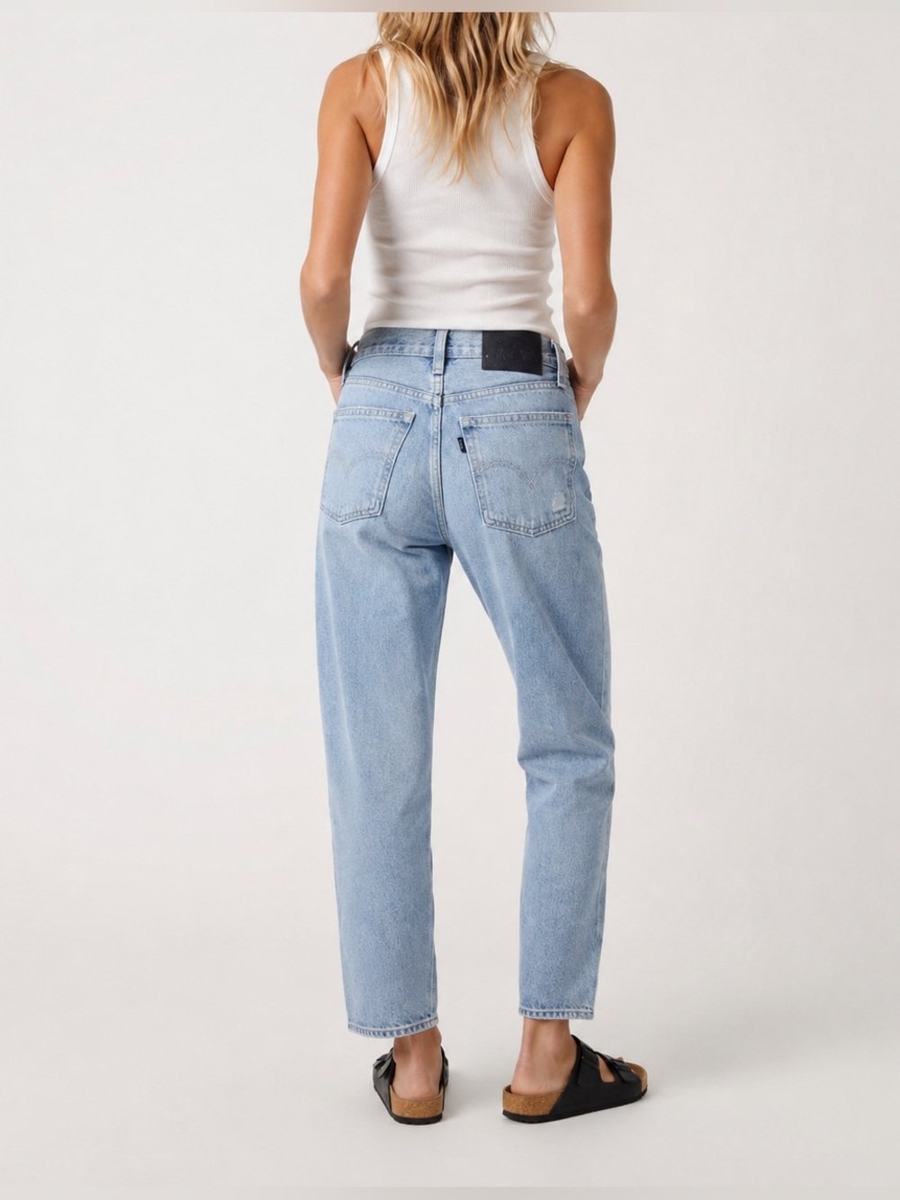 Levi’s premium Made & Crafted collection light wash jeans size 25 Like-New